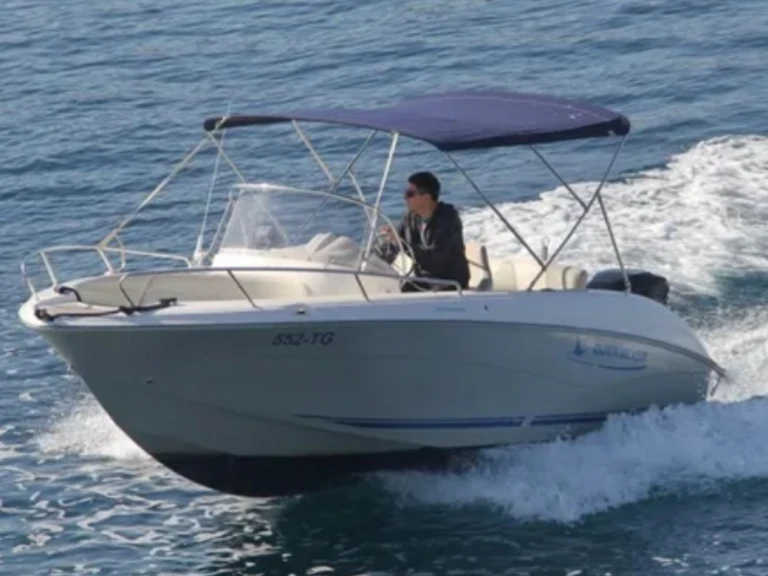 Location Bateau à moteur Quicksilver avec permis