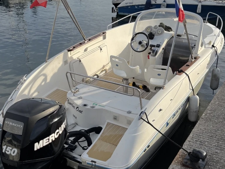 Bateau à moteur à louer à Cannes au meilleur prix