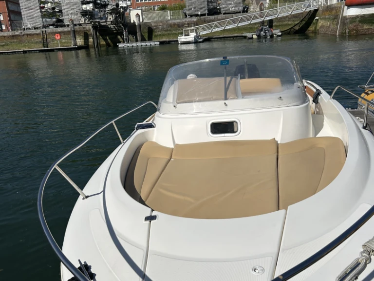 Location Bateau à moteur Jeanneau avec permis