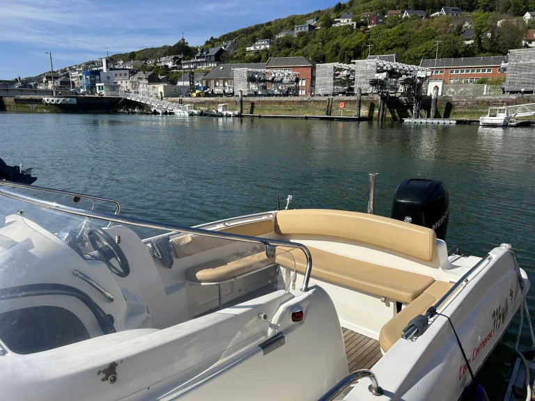 Bateau à moteur à louer à Fécamp au meilleur prix