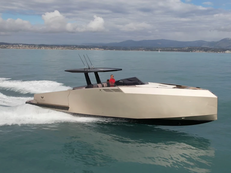 Bateau à moteur à louer à Cannes au meilleur prix
