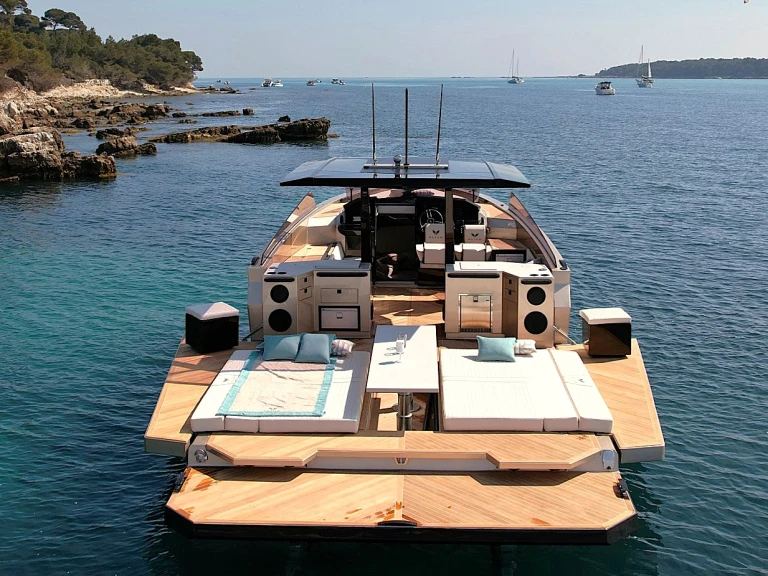Alium Yachts 42 T-TOP a louer à Cannes