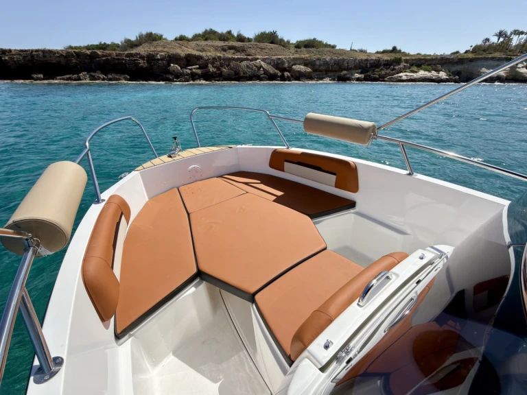 Bateau à moteur à louer à Protaras au meilleur prix