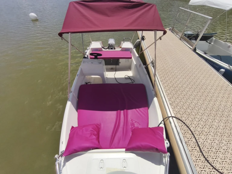 Location Bateau à moteur Naval plastica avec permis