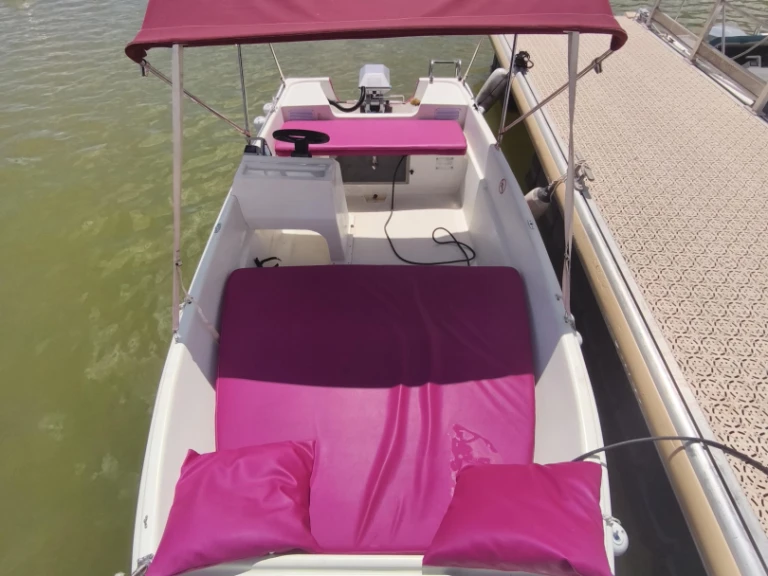 Louer Bateau à moteur avec ou sans skipper Naval plastica à Istres