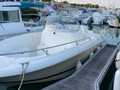 Charter a Jeanneau Cap Camarat 635 Open in Royan on Samboat