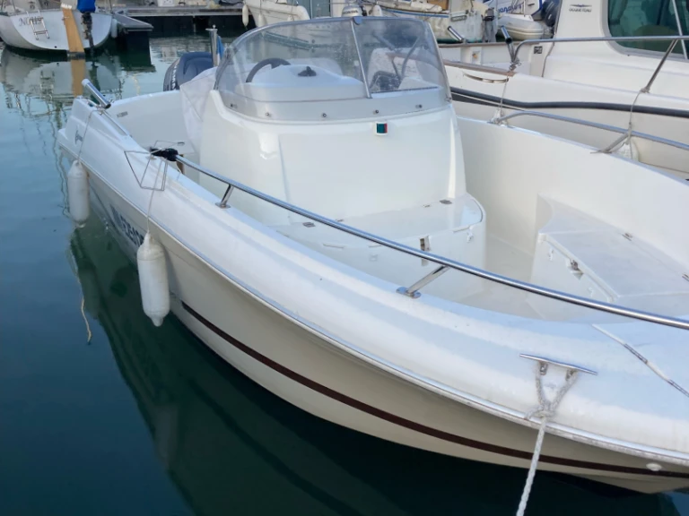 Louer Bateau à moteur avec ou sans skipper Jeanneau à Royan
