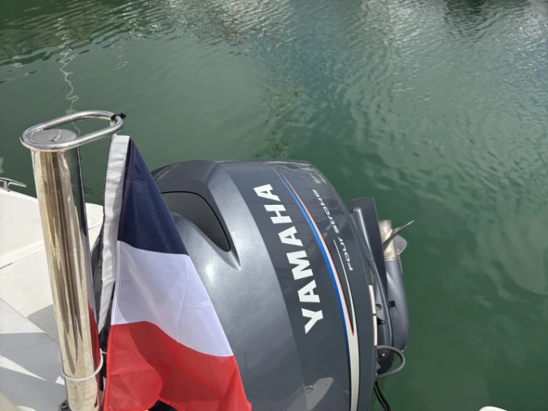 Location Bateau à moteur Jeanneau avec permis
