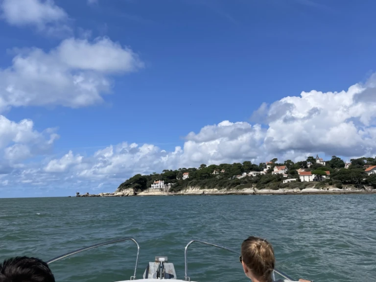 Bateau à moteur à louer à Royan au meilleur prix