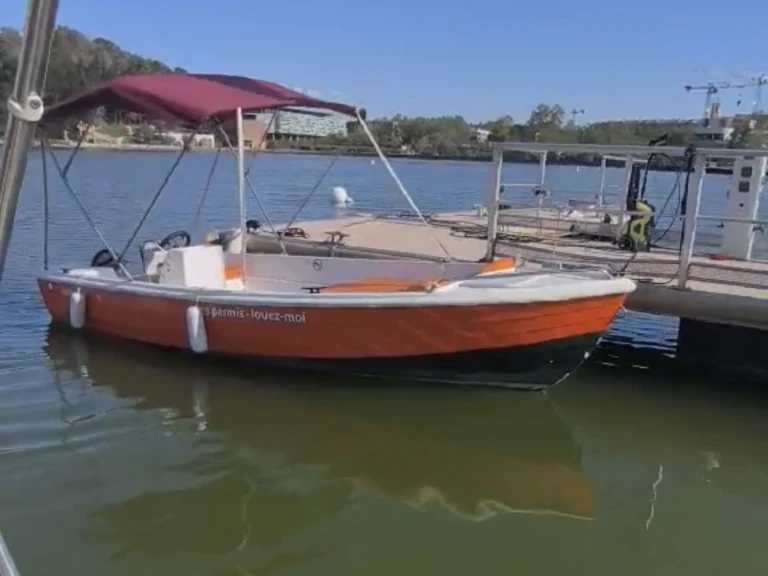 Location à Istres - Naval plastica Livia 450 sur SamBoat