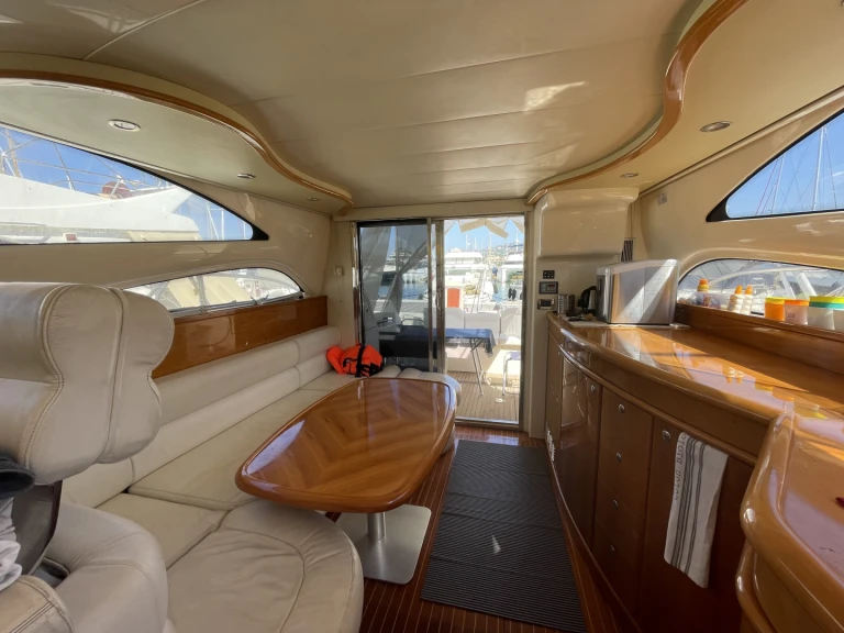 Louer Bateau à moteur avec ou sans skipper Intermare à Port de Saint Tropez