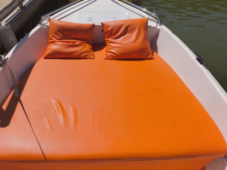 Naval plastica Livia 450 a louer à Istres