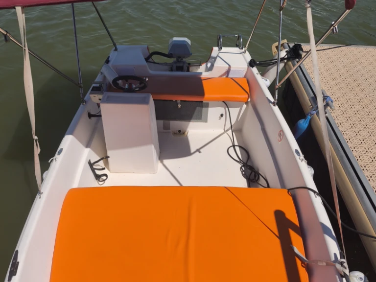 Louez un Naval plastica Livia 450 à Istres