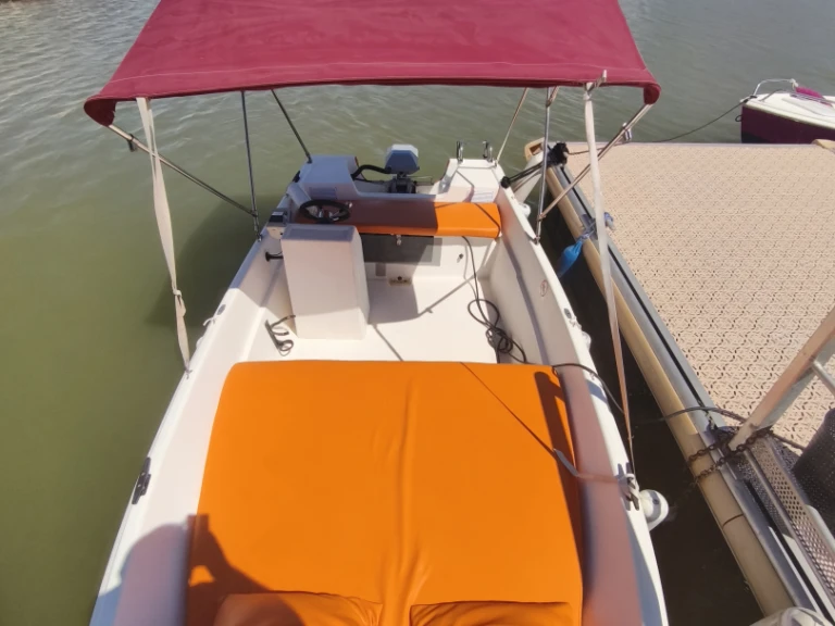 Location bateau Istres pas cher Livia 450