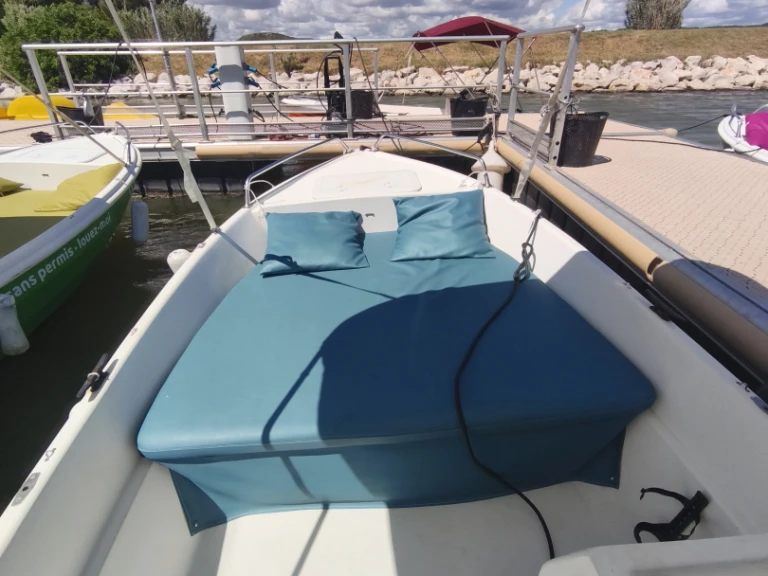 Bateau à moteur à louer à Istres au meilleur prix