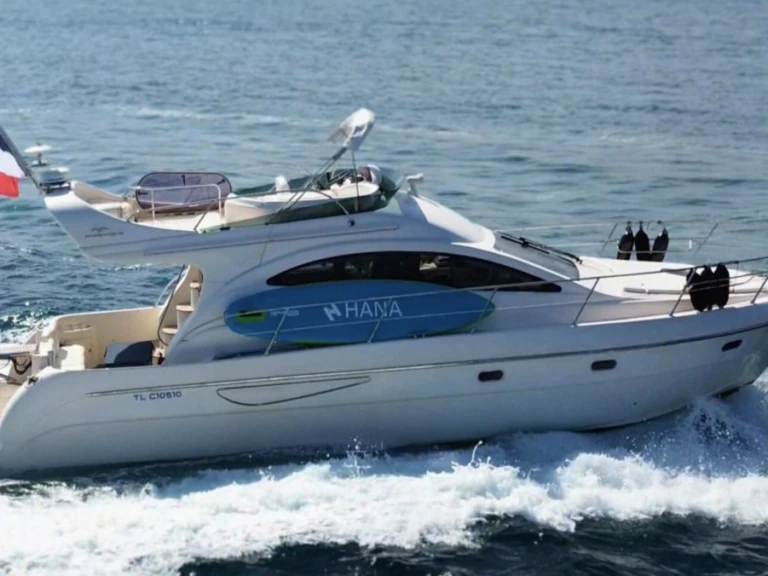 Louer Bateau à moteur avec ou sans skipper Intermare à Port de Saint Tropez