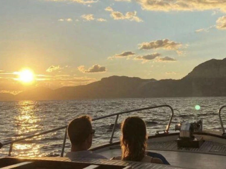 Location bateau Cagliari pas cher Regal 2660 Commodore