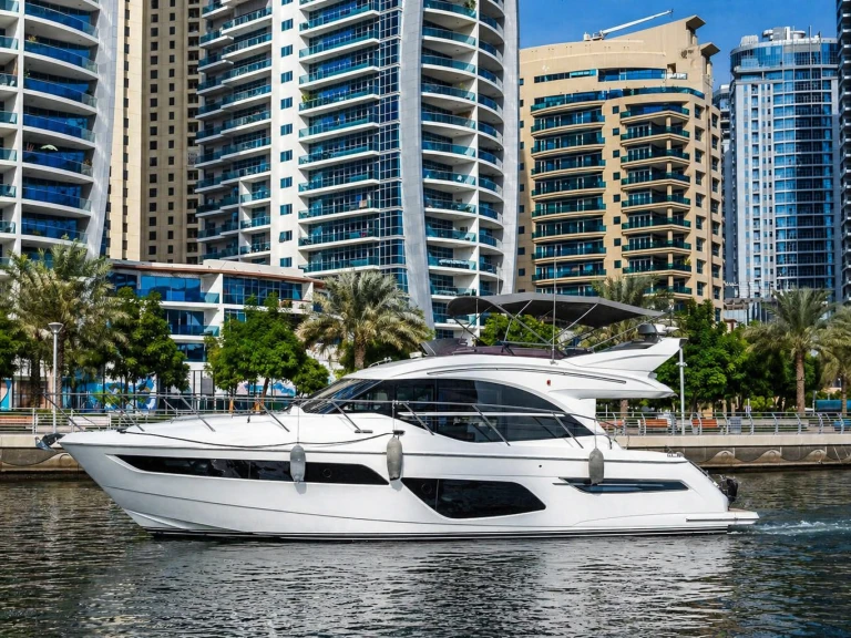 Location à Dubai Marina - Custom 34 MY sur SamBoat