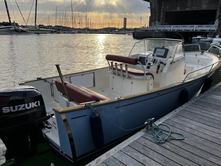 Location Bateau à moteur Rhea avec permis