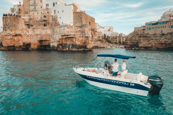 Blu-Blu 670 GT a louer à Monopoli