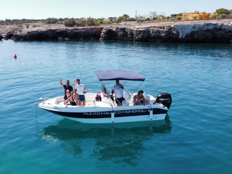 Location Bateau à moteur Blu-Blu avec permis