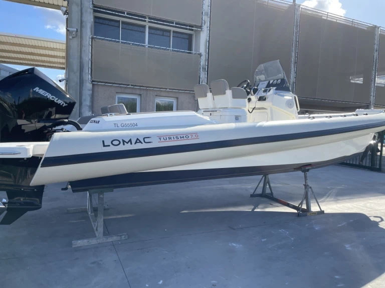 Location Semi-rigide à Hyères - Lomac 7.0 TURISMO