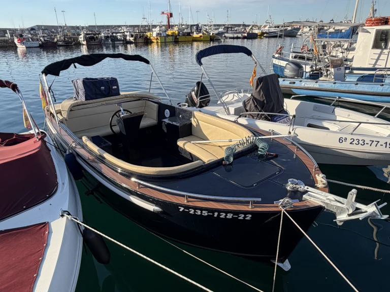 Maxima 730 a louer à Port de Blanes