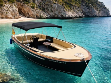 Maxima 730 in Port de Blanes on SamBoat
