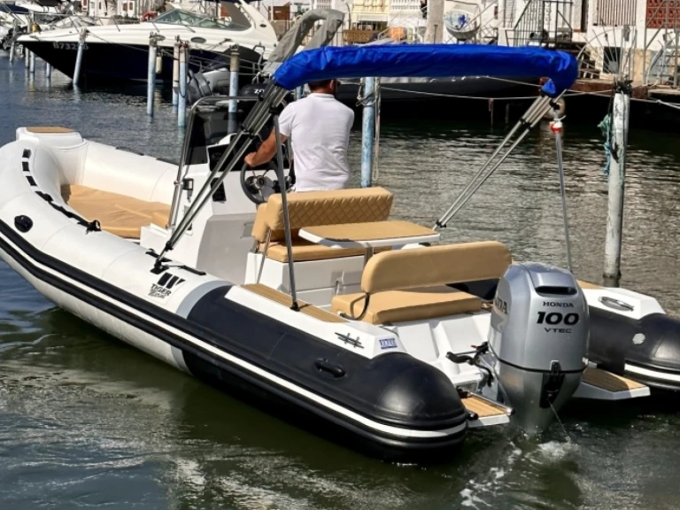 Location Semi-rigide Tiger avec permis