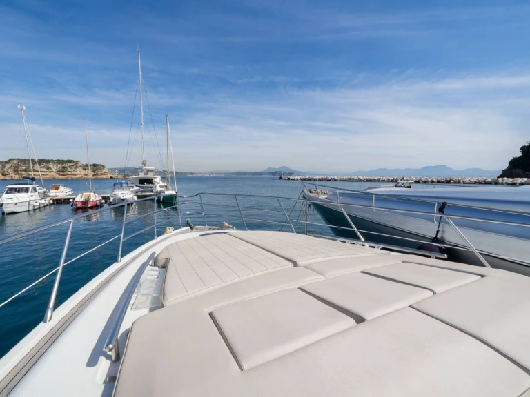 Location Yacht Azimut avec permis