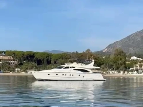 Location Yacht Ferretti avec permis