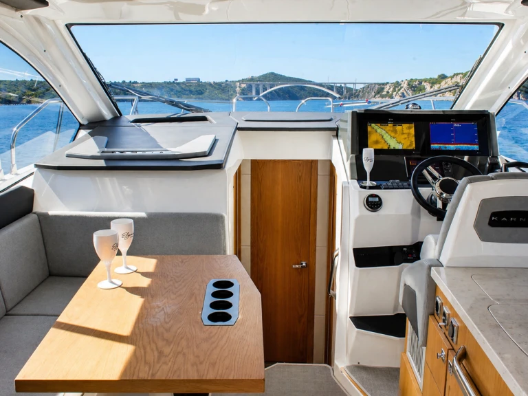 Location Bateau à moteur Karnic avec permis