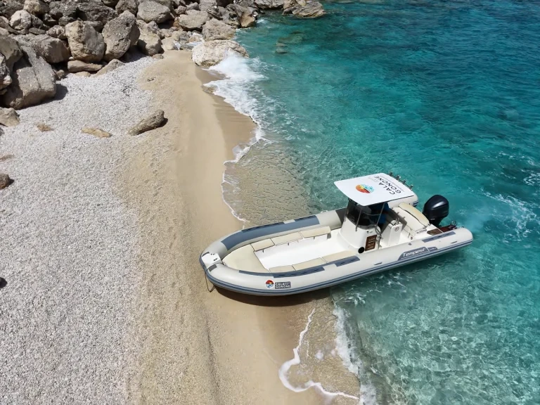 Semi-rigide à louer à Cala Gonone au meilleur prix