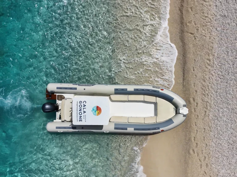 Location bateau Cala Gonone pas cher Tempest 900
