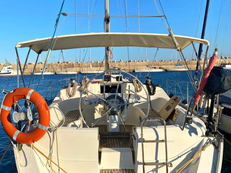 Location bateau Jeanneau Sun Odyssey 37.1 à Santa Maria di Leuca sur Samboat