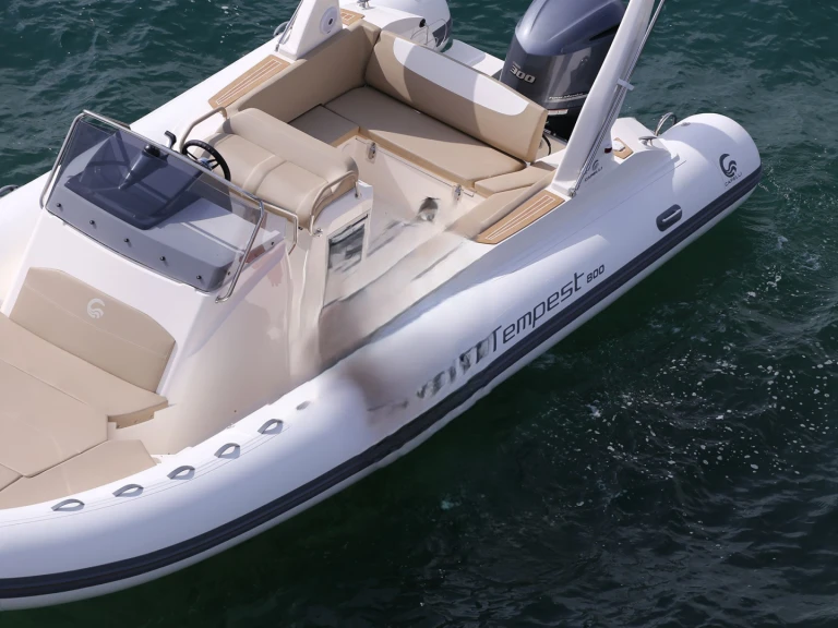 Location à Hyères - Capelli capelli 800 sun sur SamBoat