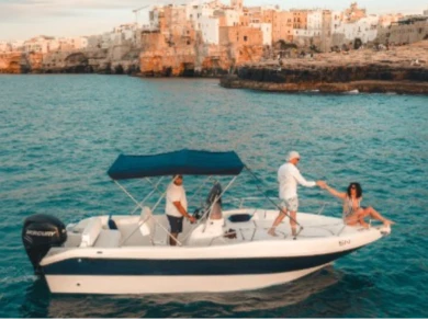 Bareboat Rental Motorboat Blu-Blu with a boat licence