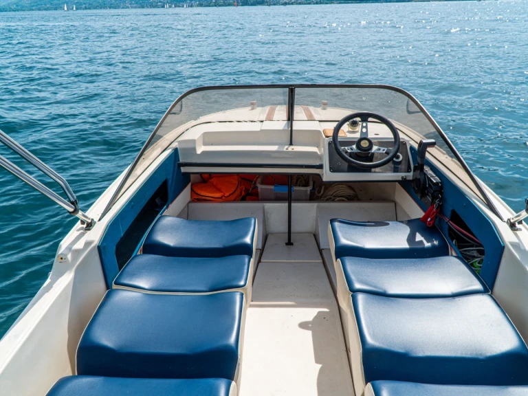 Louer Bateau à moteur avec ou sans skipper Rio à Annecy