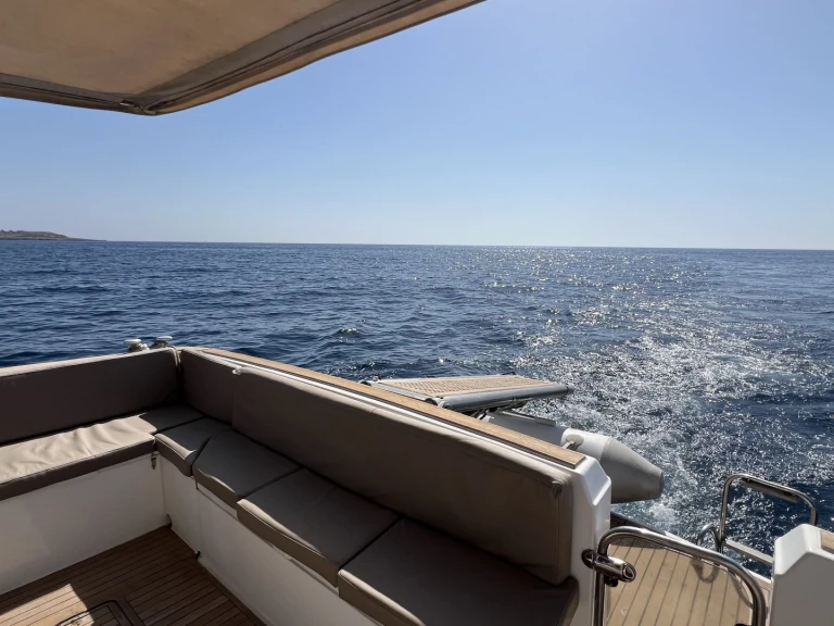 Louez un Azimut Azimut 37 Fly à Marzamemi
