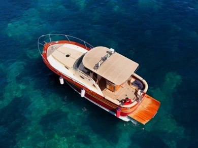 Louer Bateau à moteur avec ou sans skipper Tirrenia à Sorrento