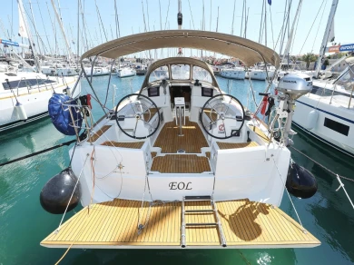 Hire Sailboat Jeanneau with a boat licence