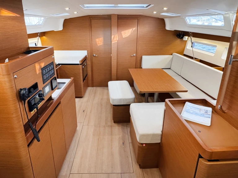 Louez un Jeanneau Sun Odyssey 490 à Puntone