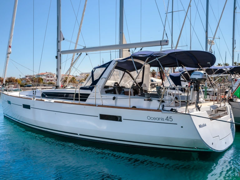 Location à Villa San Giovanni - Bénéteau Oceanis 45 sur SamBoat