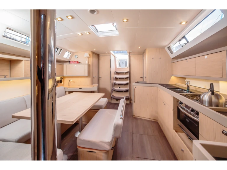 Louez un Bénéteau Oceanis 45 à Villa San Giovanni
