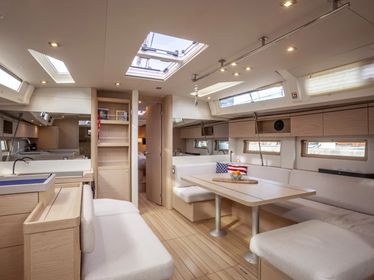 Location bateau Bénéteau Oceanis 51.1 à Álimos sur Samboat