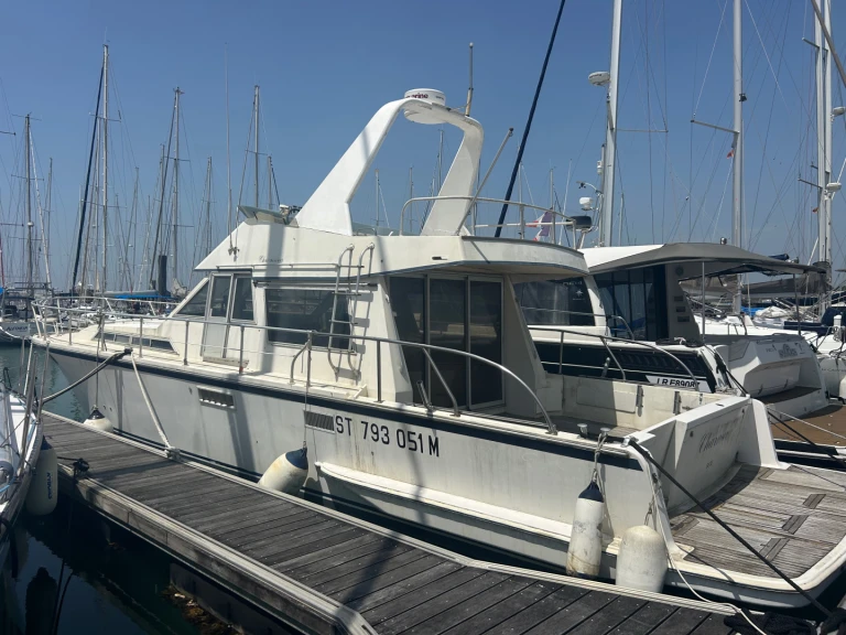 Location Bateau à moteur Guy Couach avec permis