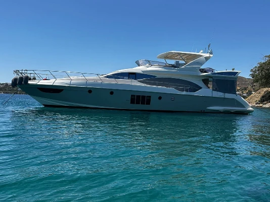 Location Bateau à moteur Azimut avec permis