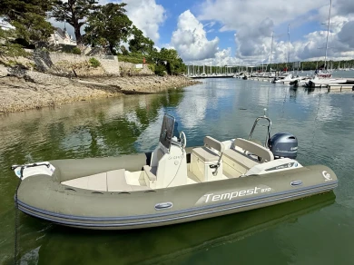 Bareboat Rental RIB Capelli with a boat licence