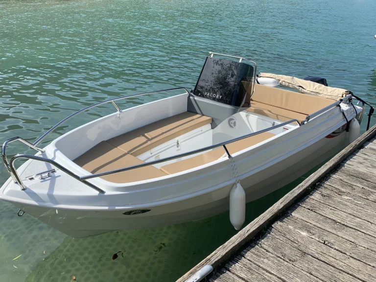 Louer Bateau à moteur avec ou sans skipper Valory à Annecy