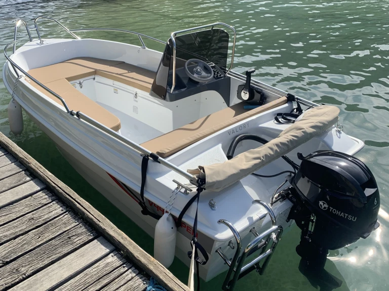 Bateau à moteur à louer à Annecy au meilleur prix